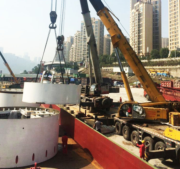 启东吊车作业中